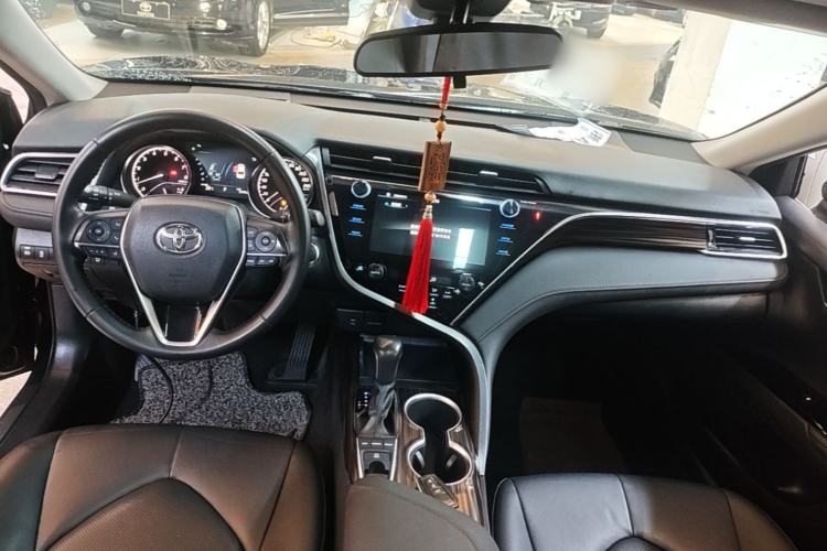 Used Toyota Camry 2019 2.5G Luxury Edition China VI Standard Center Console
