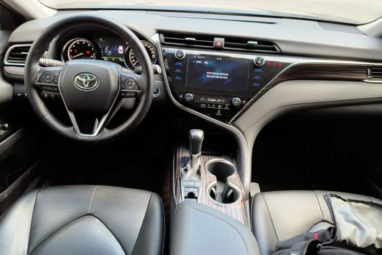 Used Toyota Camry 2019 2.5G Luxury Edition China VI Standard Center Console