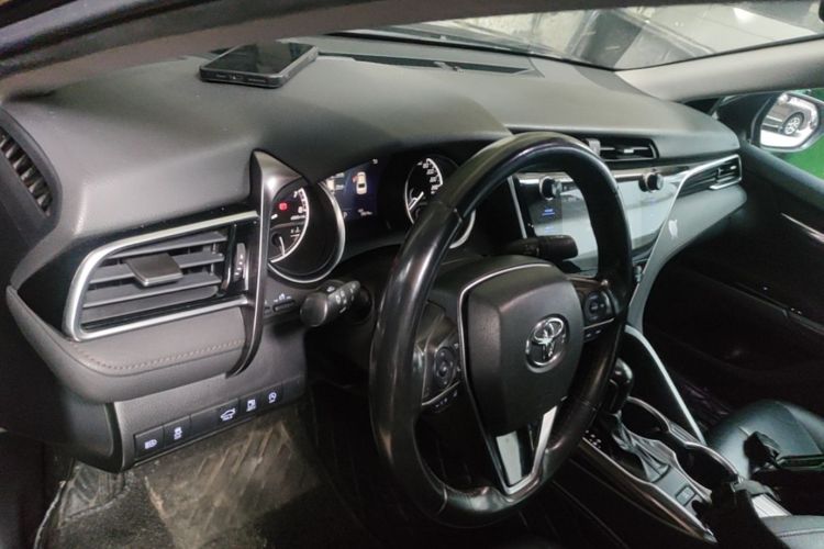 Used Toyota Camry 2019 2.0G Luxury Edition China VI Standard Center Console