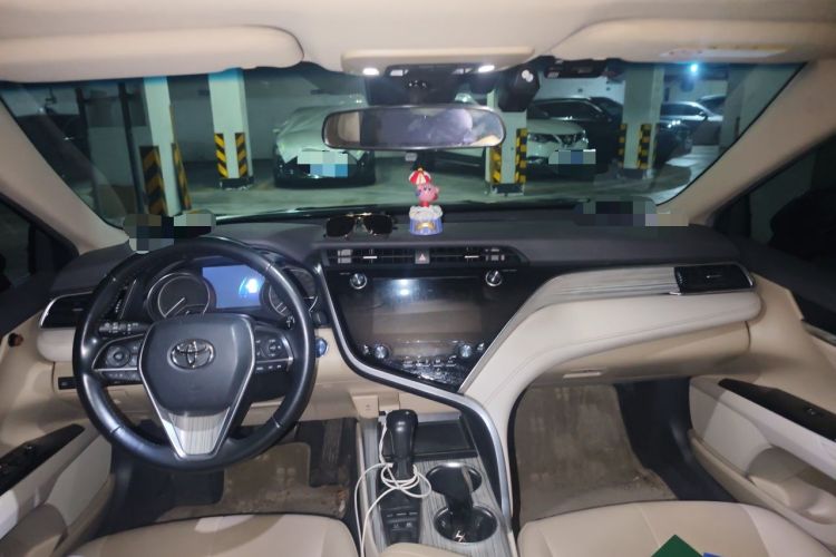 Used Toyota Camry 2019 Dual-Engine 2.5 HG Luxury Edition China VI Standard Center Console