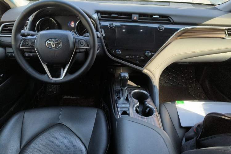 Used Toyota Camry 2019 2.5G Luxury Edition China VI Standard Center Console