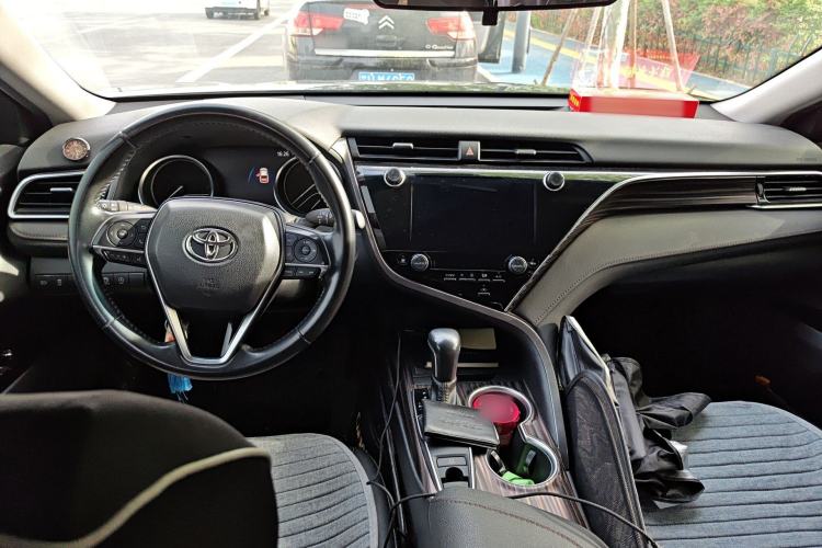 Used Toyota Camry 2019 2.0G Luxury Edition China VI Standard Center Console