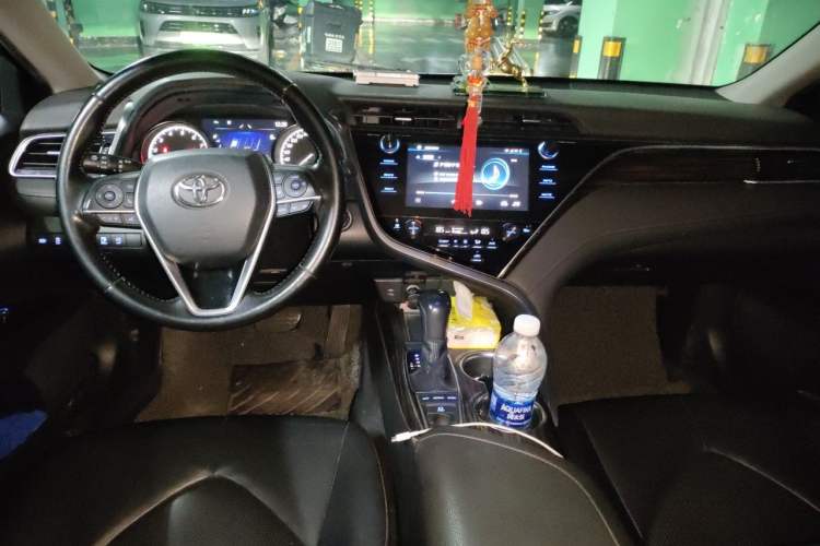Used Toyota Camry 2019 2.5G Luxury Edition China VI Standard Center Console