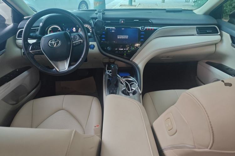 Used Toyota Camry 2019 Dual-Engine 2.5 HG Luxury Edition China VI Standard Center Console