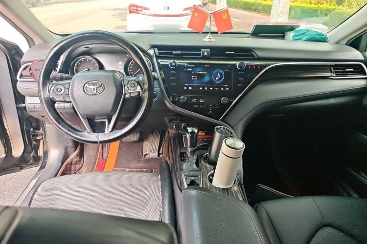 Used Toyota Camry 2019 2.5G Luxury Edition China VI Standard Center Console