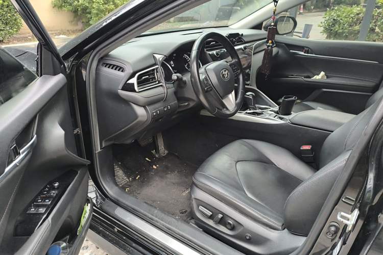 Used Toyota Camry 2019 Dual-Engine 2.5 HG Luxury Edition China VI Standard Driver Seat