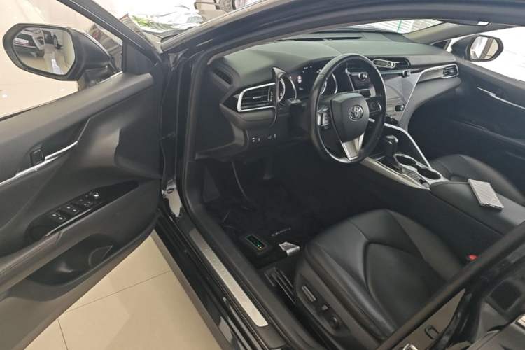 Used Toyota Camry 2019 Dual-Engine 2.5 HG Luxury Edition China VI Standard Driver Seat