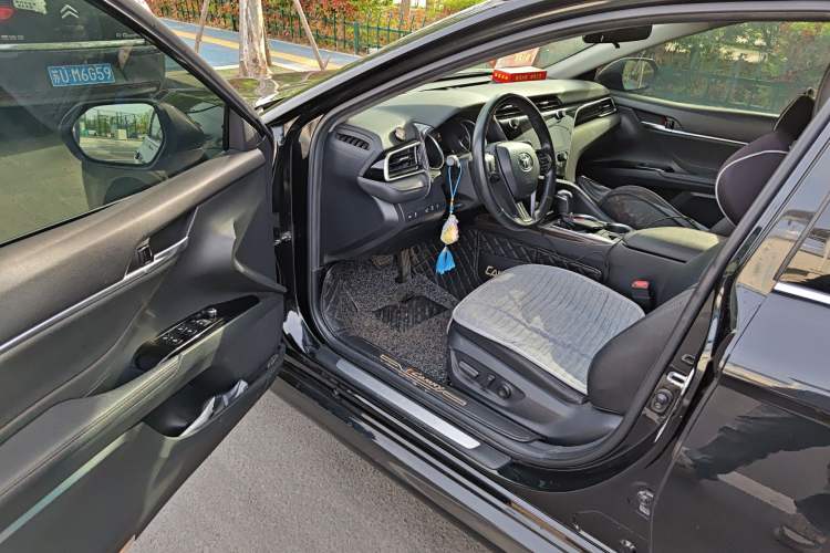 Used Toyota Camry 2019 2.0G Luxury Edition China VI Standard Driver Seat