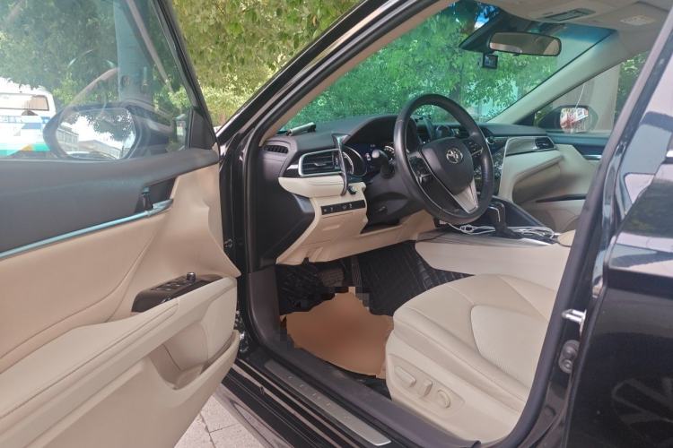 Used Toyota Camry 2019 Dual-Engine 2.5 HG Luxury Edition China VI Standard Driver Seat