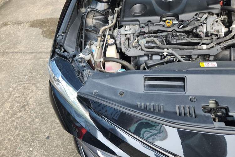 Used Toyota Camry 2019 Dual-Engine 2.5 HG Luxury Edition China V Standard Engine Bay Right
