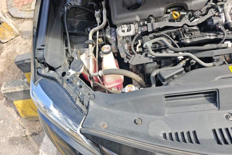 Used Toyota Camry 2019 Dual-Engine 2.5 HG Luxury Edition China VI Standard Engine Bay Right