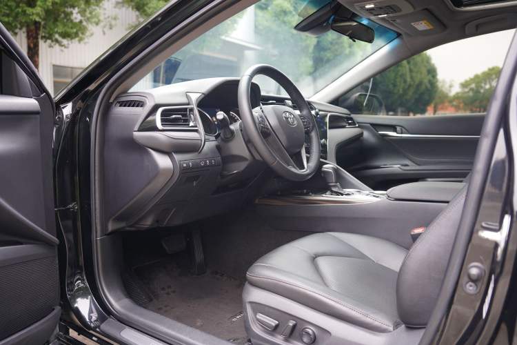 Used Toyota Camry 2019 Revised Version 2.0G Luxury Edition Exterior 11