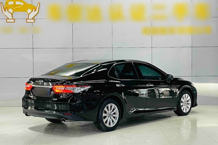 Used Toyota Camry 2019 Revised Version 2.0G Luxury Edition Exterior 3