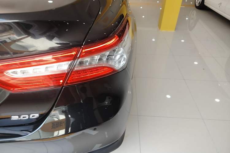 Used Toyota Camry 2019 Revised Version 2.0G Luxury Edition Exterior 3