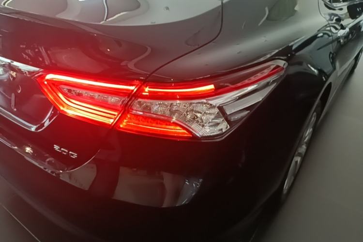 Used Toyota Camry 2019 Revised Version 2.0G Luxury Edition Exterior 3