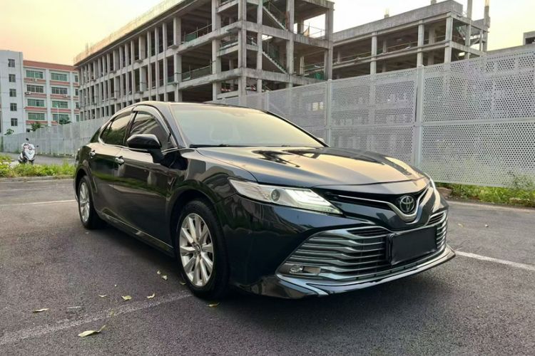 Used Toyota Camry 2019 Revised Version 2.0G Luxury Edition Exterior 3