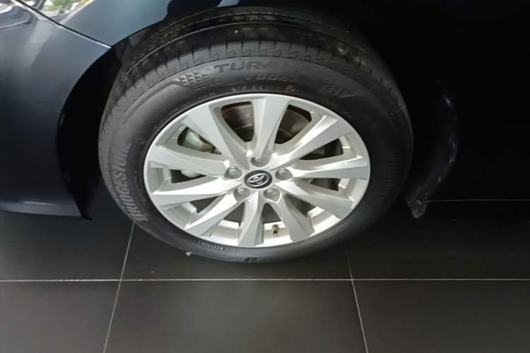 Used Toyota Camry 2019 Revised Version 2.0G Luxury Edition Exterior 4