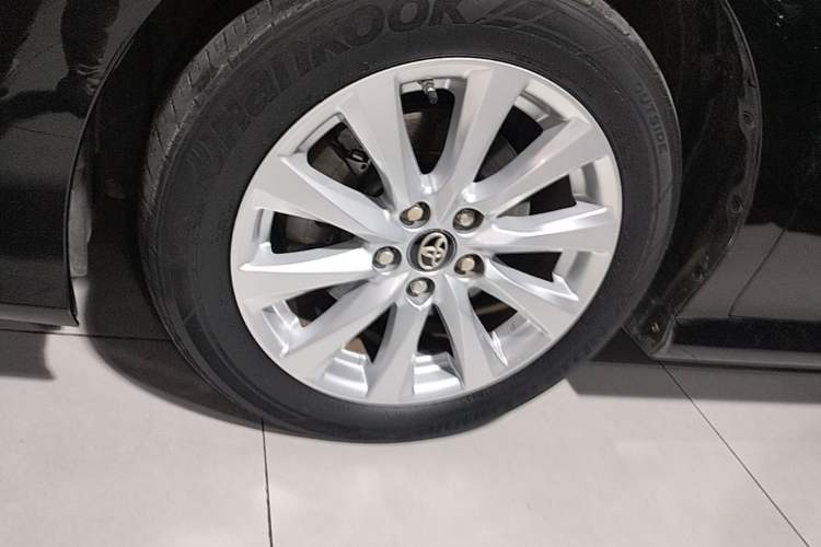 Used Toyota Camry 2019 Revised Version 2.0G Luxury Edition Exterior 4