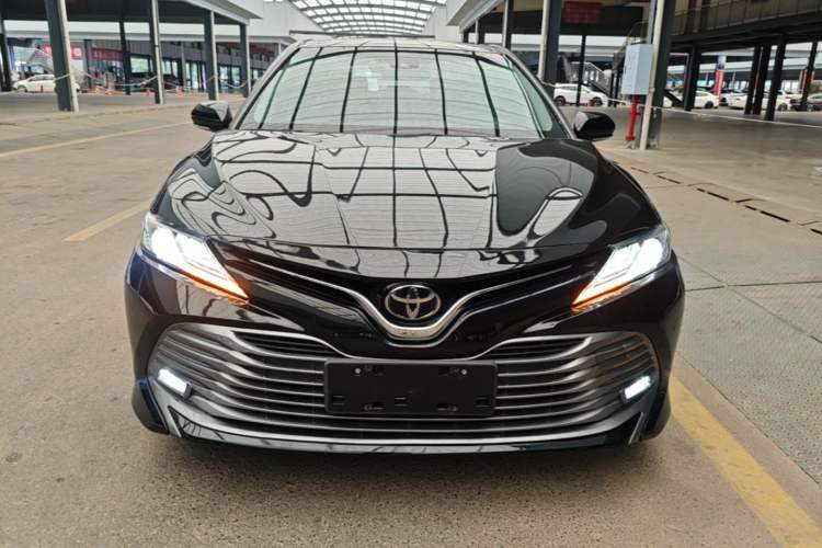 Used Toyota Camry 2019 Revised Version 2.0G Luxury Edition Front
