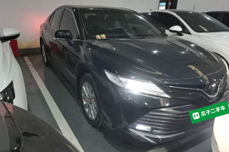 Used Toyota Camry 2019 Revised Version 2.0G Luxury Edition Front Right 45 Deg