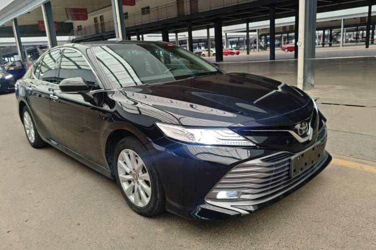 Used Toyota Camry 2019 Revised Version 2.0G Luxury Edition Front Right 45 Deg