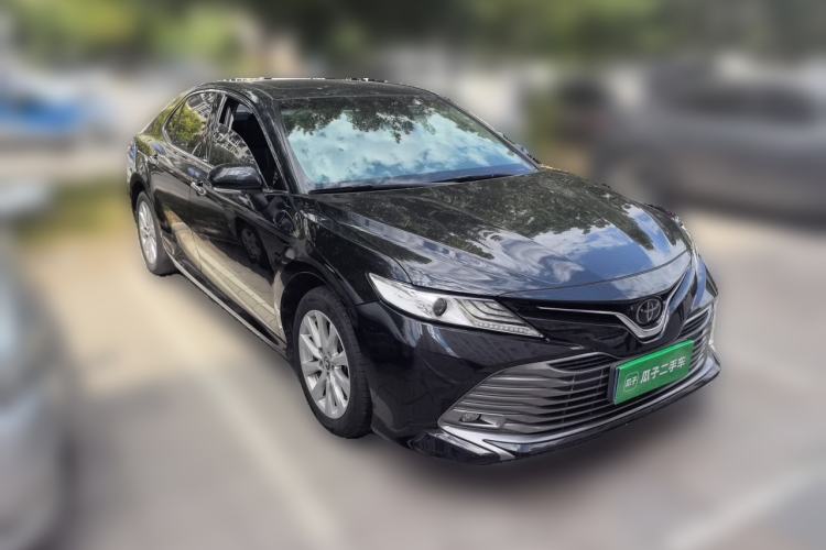 Used Toyota Camry 2019 Revised Version 2.0G Luxury Edition Front Right 45 Deg