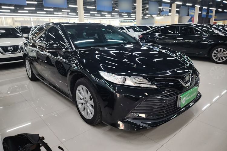 Used Toyota Camry 2019 Revised Version 2.0G Luxury Edition Front Right 45 Deg