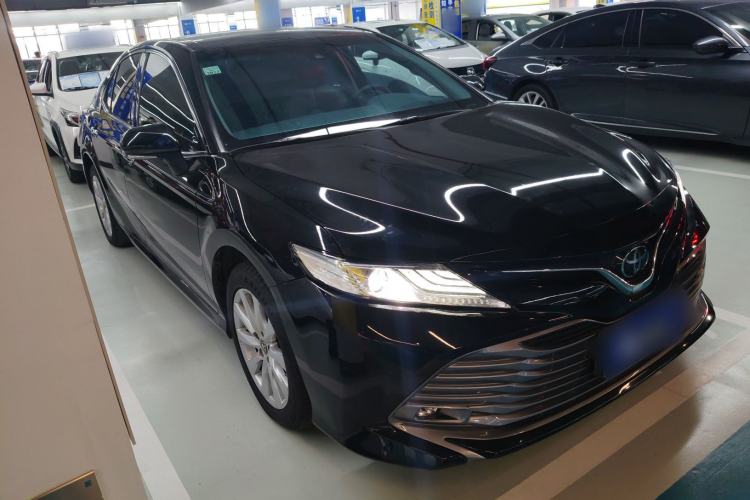 Used Toyota Camry 2019 Revised Version 2.0G Luxury Edition Front Right 45 Deg