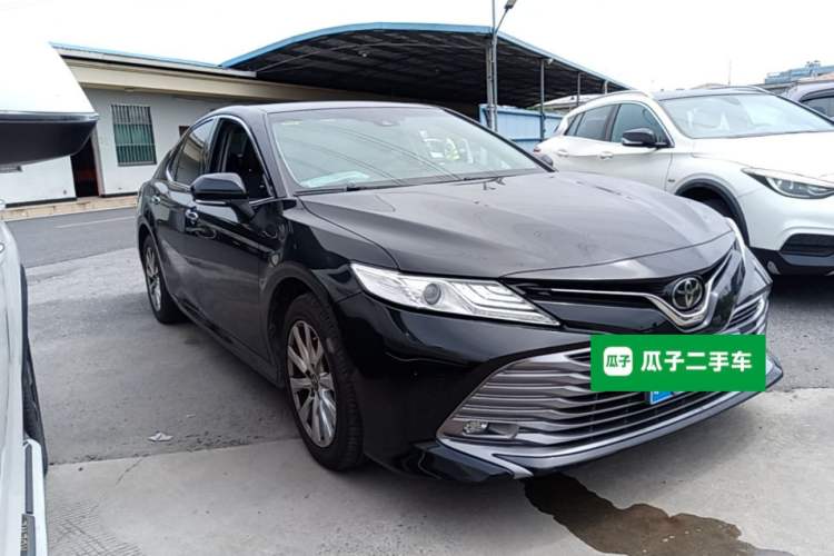 Used Toyota Camry 2019 Revised Version 2.0G Luxury Edition Front Right 45 Deg