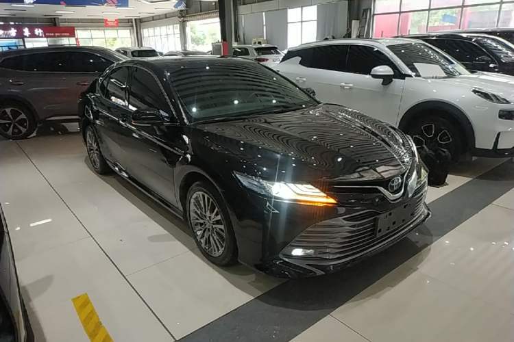 Used Toyota Camry 2019 Revised Version Dual-Engine 2.5 HG Luxury Edition Front Right 45 Deg