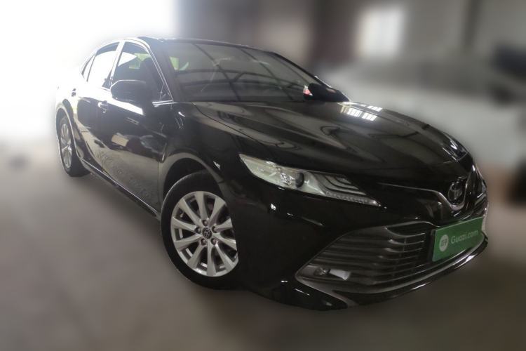 Used Toyota Camry 2019 Revised Version 2.0G Luxury Edition Front Right 45 Deg