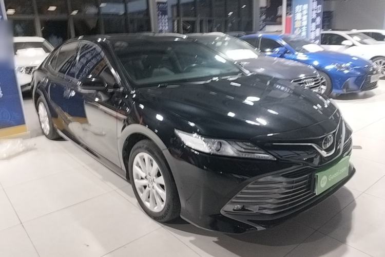 Used Toyota Camry 2019 Revised Version 2.0G Luxury Edition Front Right 45 Deg