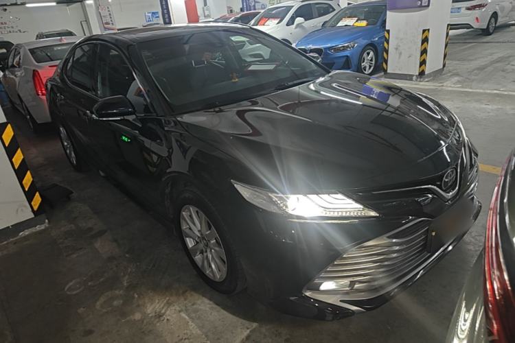 Used Toyota Camry 2019 Revised Version 2.0G Luxury Edition Front Right 45 Deg