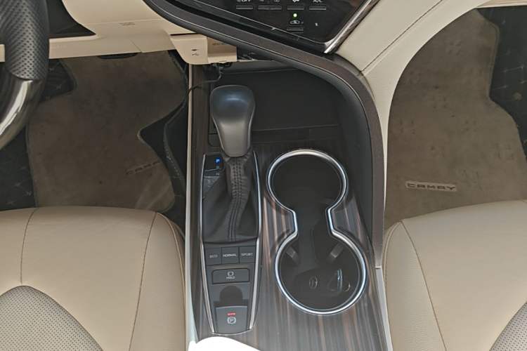 Used Toyota Camry 2019 2.5G Luxury Edition China VI Standard Gear Lever
