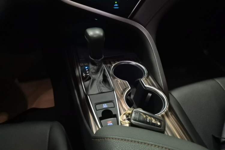 Used Toyota Camry 2019 Revised Version 2.0G Luxury Edition Gear Lever