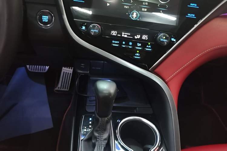 Used Toyota Camry 2019 Revised Version 2.5S Fēngshàng Edition Gear Lever
