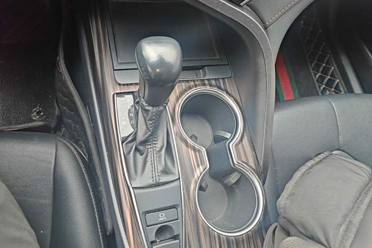 Used Toyota Camry 2019 Revised Version 2.0G Luxury Edition Gear Lever