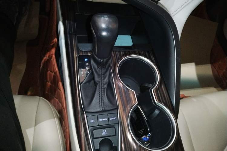 Used Toyota Camry 2019 2.5G Luxury Edition China VI Standard Gear Lever