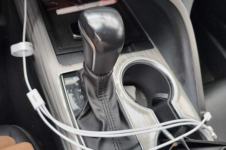 Used Toyota Camry 2019 Dual-Engine 2.5 HG Luxury Edition China VI Standard Gear Lever