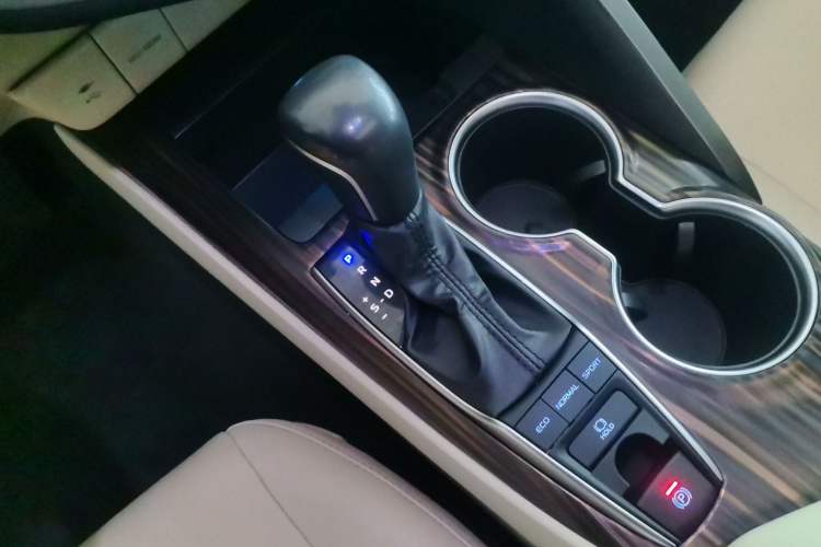 Used Toyota Camry 2019 2.5G Luxury Edition China VI Standard Gear Lever