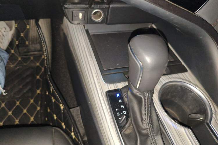 Used Toyota Camry 2019 Revised Version Dual-Engine 2.5 HG Luxury Edition Gear Lever