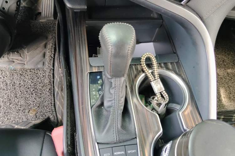 Used Toyota Camry 2019 2.5G Luxury Edition China VI Standard Gear Lever
