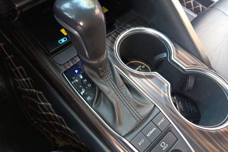 Used Toyota Camry 2019 2.5G Luxury Edition China V Standard Gear Lever