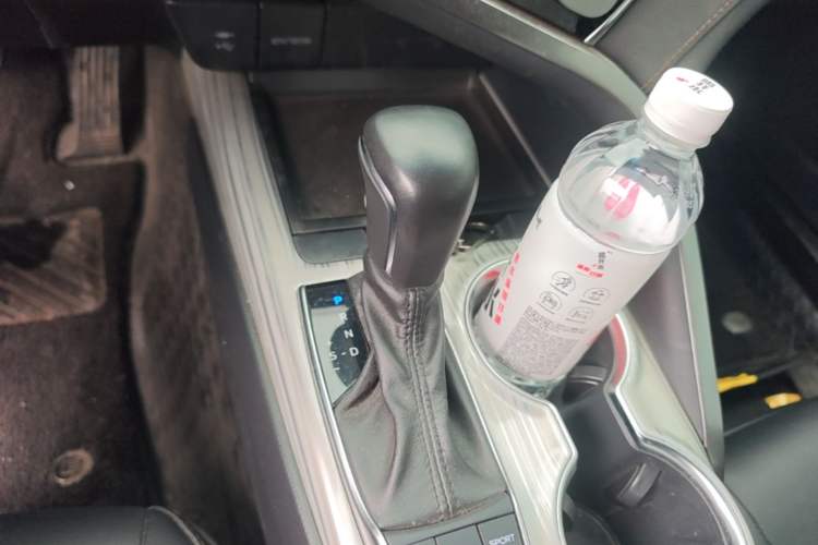 Used Toyota Camry 2019 Dual-Engine 2.5 HG Luxury Edition China V Standard Gear Lever