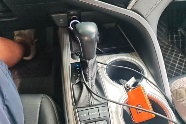 Used Toyota Camry 2019 Revised Version Dual-Engine 2.5 HG Luxury Edition Gear Lever