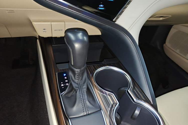 Used Toyota Camry 2019 2.0G Luxury Edition China VI Standard Gear Lever