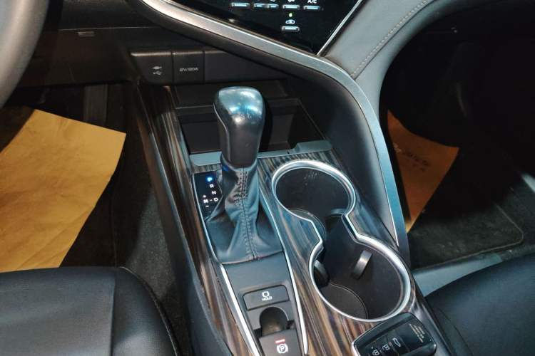 Used Toyota Camry 2019 Revised Version 2.0G Luxury Edition Gear Lever