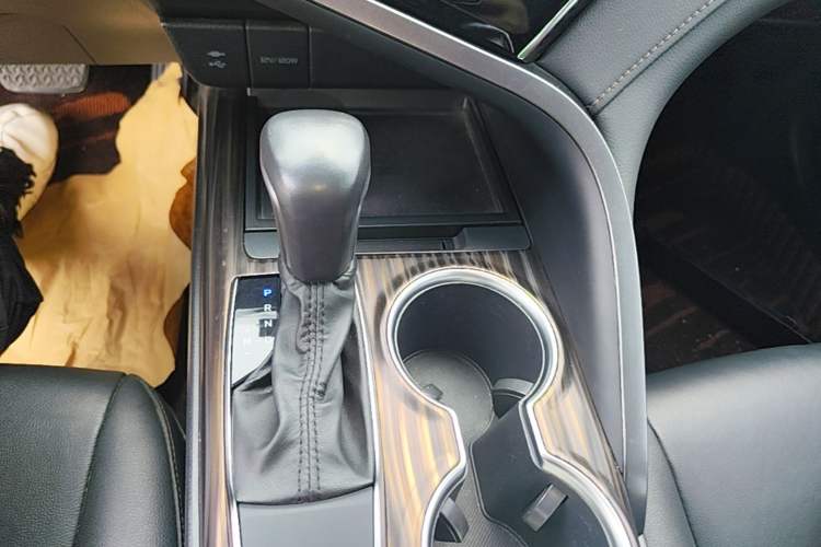 Used Toyota Camry 2019 2.0G Luxury Edition China VI Standard Gear Lever