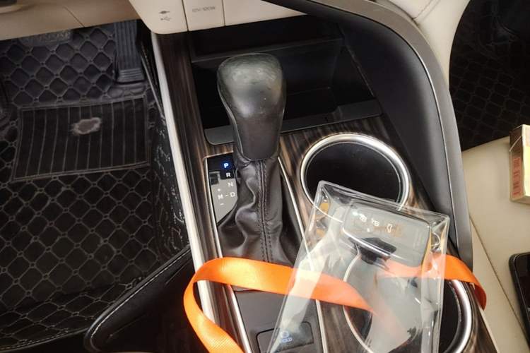 Used Toyota Camry 2019 Revised Version 2.0G Luxury Edition Gear Lever