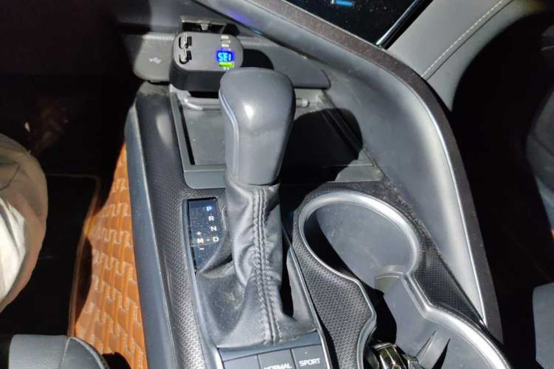 Used Toyota Camry 2019 Revised Version 2.0S Fēngshàng Edition Gear Lever